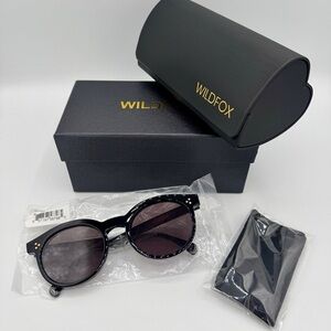 NWT Wildfox Harper Black Sunglasses Classic Round , NEW with case and cloth